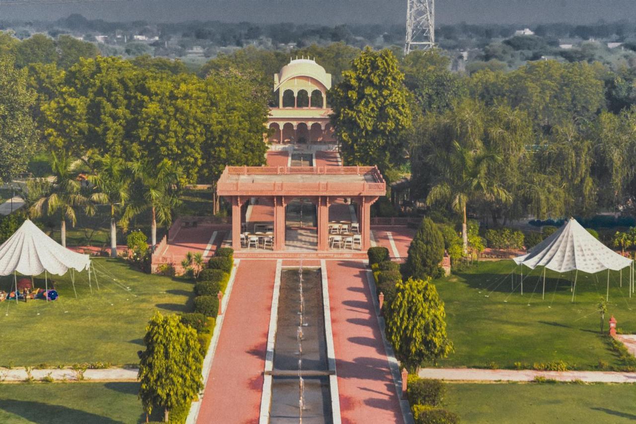 Umaid Palace - A Lakeside Heritage Palace Resort Near Jaipur Close To Bhangarh & Chand Baori Stepwell Abhaneri Dubbi Екстер'єр фото