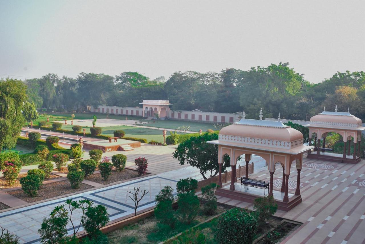 Umaid Palace - A Lakeside Heritage Palace Resort Near Jaipur Close To Bhangarh & Chand Baori Stepwell Abhaneri Dubbi Екстер'єр фото