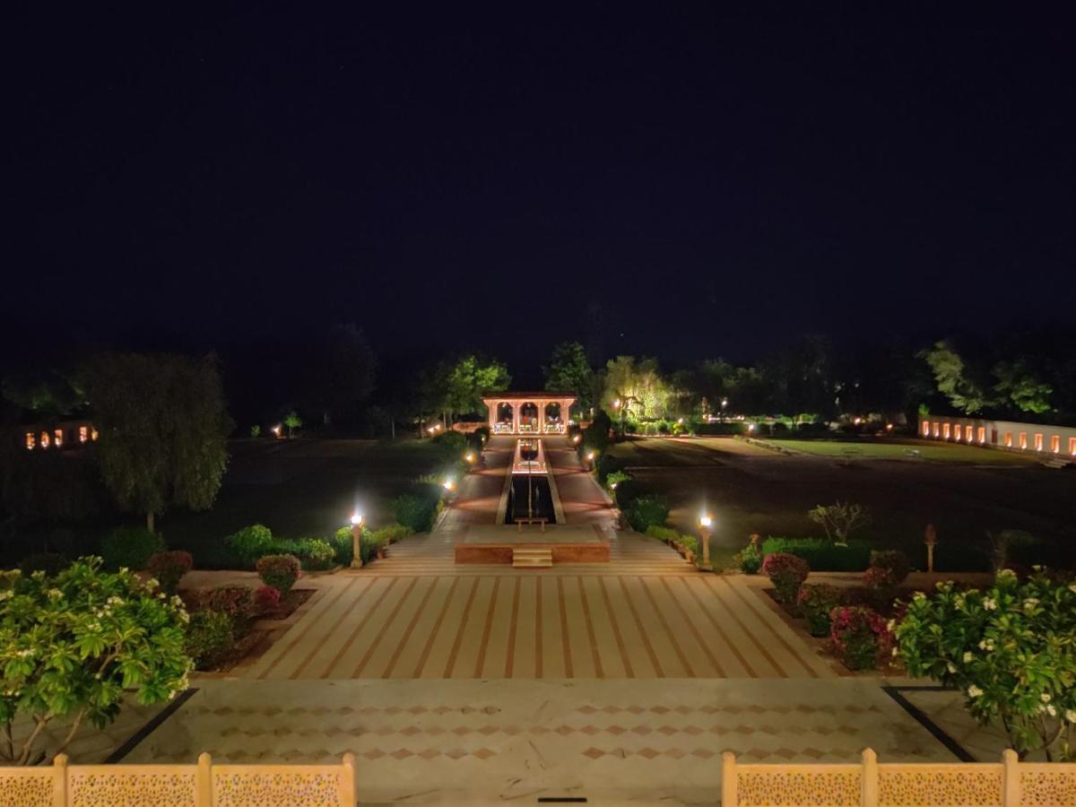Umaid Palace - A Lakeside Heritage Palace Resort Near Jaipur Close To Bhangarh & Chand Baori Stepwell Abhaneri Dubbi Екстер'єр фото